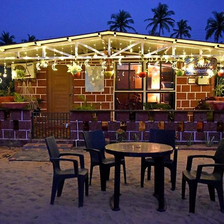 Turtle Beach House Vengurla Bagian luar foto